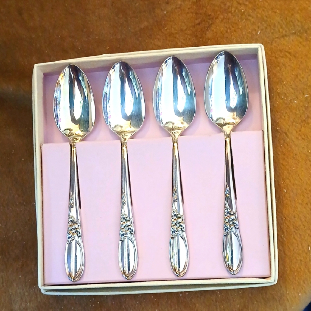 #2 - Elegant Community " WHITE ORCHID" Silver Teaspoon Set
